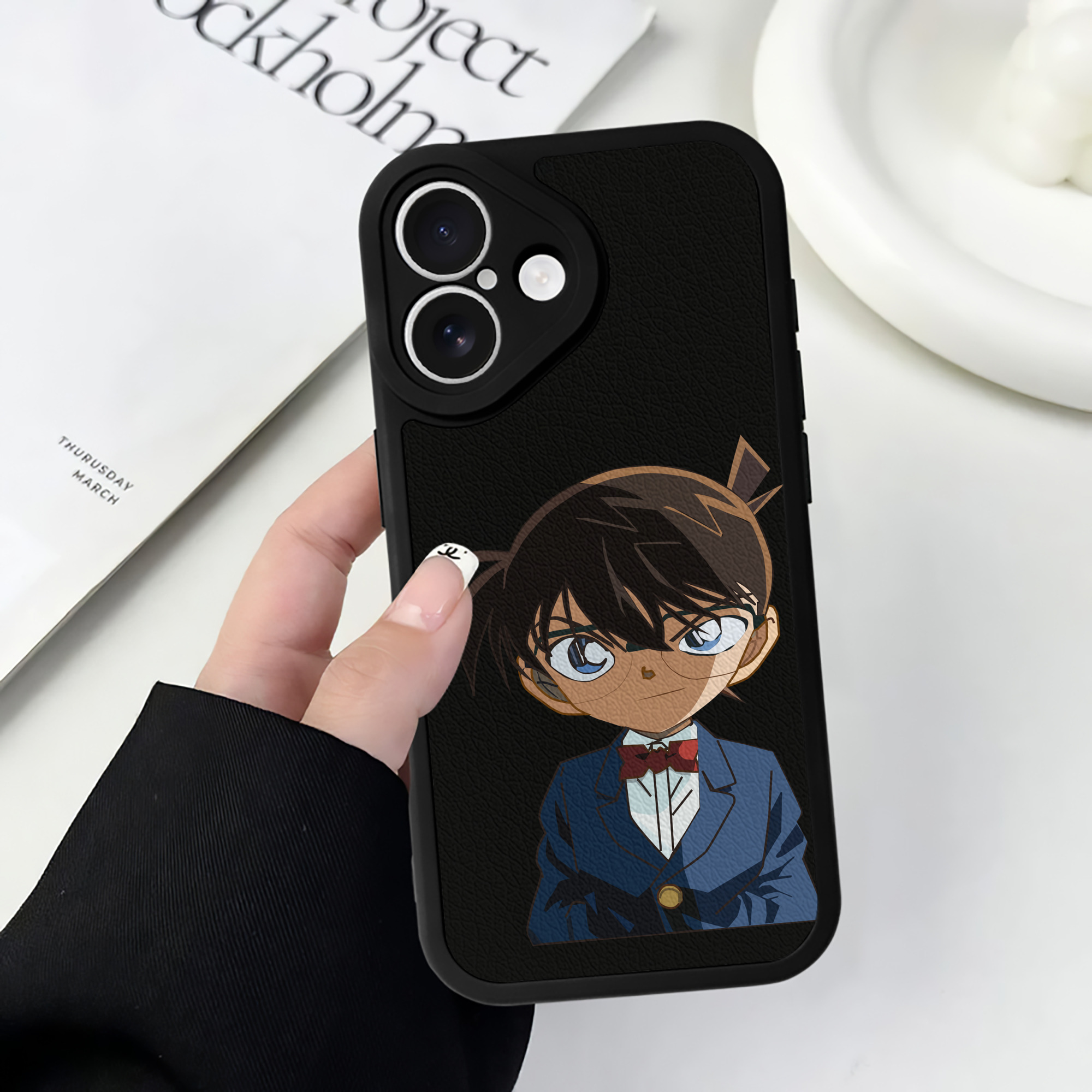 （画像用） 名探偵コナン 江戸川 コナン Detective Conan Conan Edogawa 【iPhone 16シリーズ対応】シリコンスマホケース（レザー調） 材質：シリコン